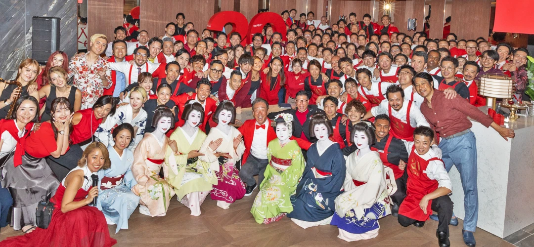 HUGE全社員集合写真